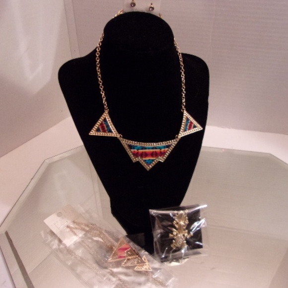 NWT BOTIQUE 2 NECKLACES EARRINGS & FROG BROOCHE R - Picture 1 of 7